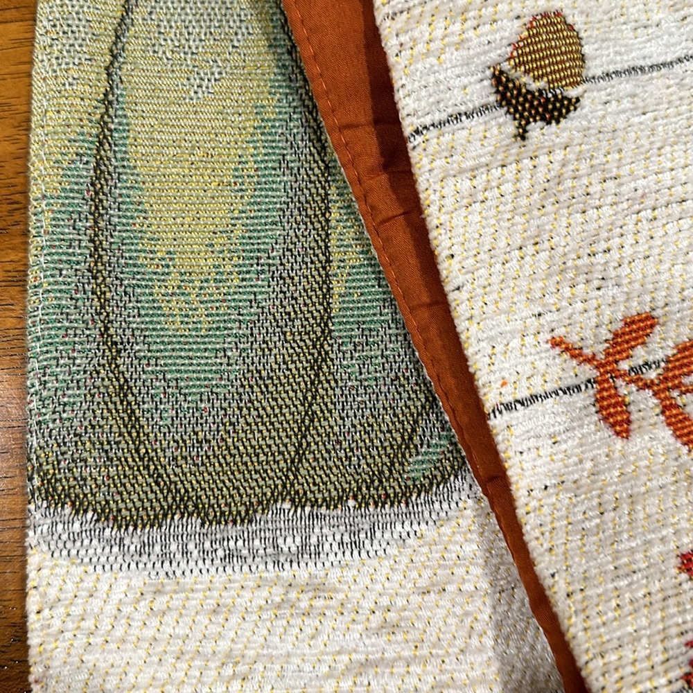 Fall table runner. - Picture 4 of 4